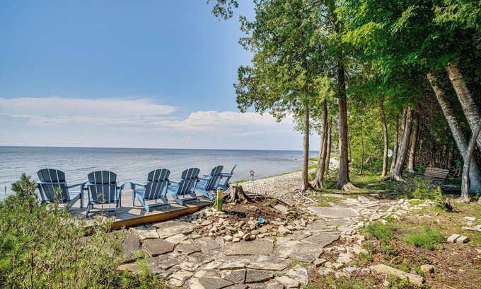 Sturgeon Bay House | Sturgeon Bay Hideaway w/Direct Water Access!