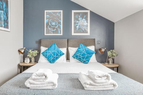 Runnymede Apartment | Stylish 1 Bed Apt , central , pkg, perfect for long stays
