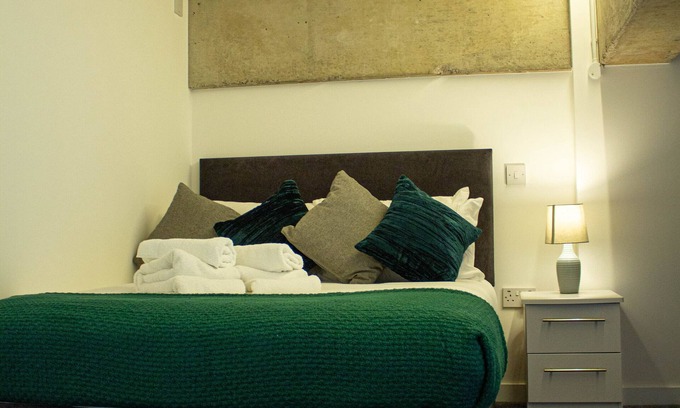 West Bromwich Apartment | Stylish 1 Bed Duplex APT- West Bromwich