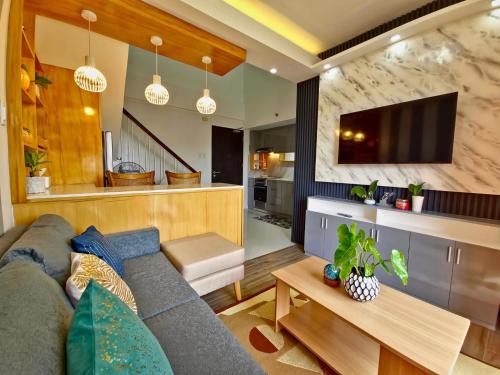 Mandurriao Apartment | Stylish 1 Bedroom Loft with 2 Balconies