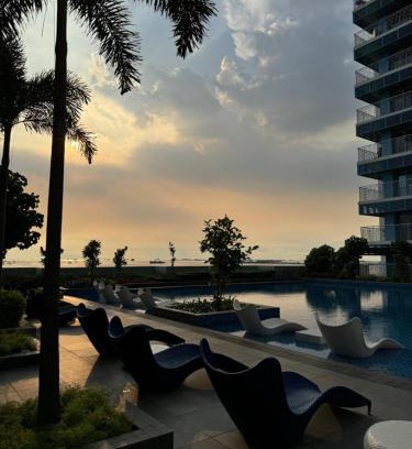 Tambo Apartment | Stylish 1BR Near Airport Facing the Bay - 9d