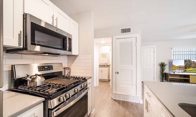 Mueller Apartment | Stylish 1BR Near UT | Mueller | Evonify 4757