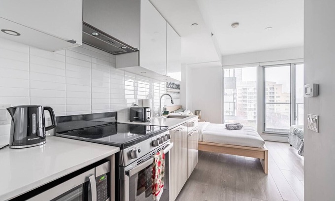 Garden District Apartment | Stylish 1BR Studio in Toronto
