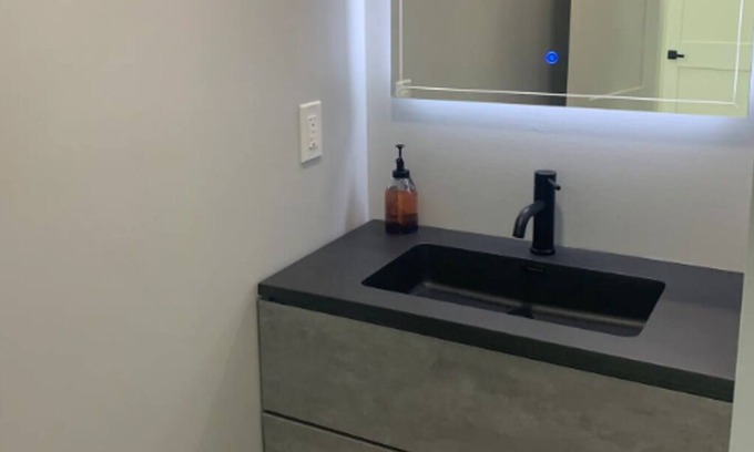 Kingman Park House | *Stylish 2-bd house w parking close to H St*