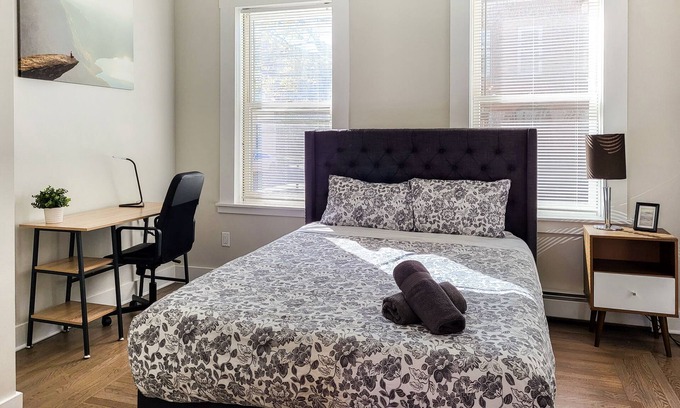 Downtown Apartment | Stylish 2-bed 1-bath right by Wooster Square - Parking and laundry room included