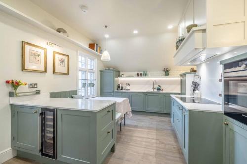 Windsor Apartment | Stylish 2 Bed/2 Bath Flat In The Heart Of Windsor