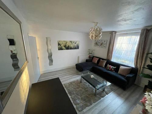 Brockley Apartment | Stylish 2 Bed Apartment - Perfect for Couples & Families, Free Parking - Near Brockley Station, London