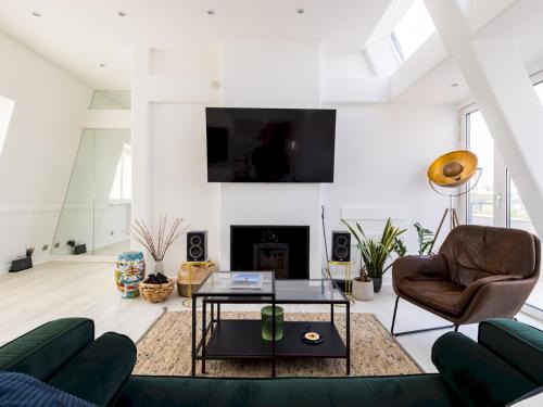 Redcliffe Apartment | Stylish 2 bed flat with a roof terrace in Chelsea