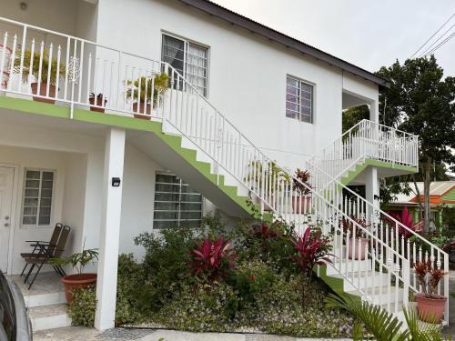 Saint John Parish Apartment | Stylish 2-Bed Sleeps 3 Cosy & Comfortable