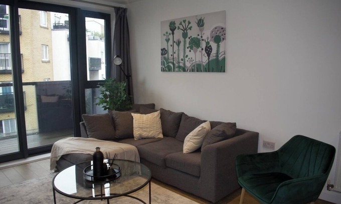 St. Dunstan's Apartment | Stylish 2 bedroom apartment in the heart of London