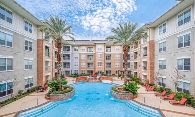 Astrodome Apartment | Stylish 2 bedroom Apt in Vibrant Houston with 2 King Beds and Great Amenities!