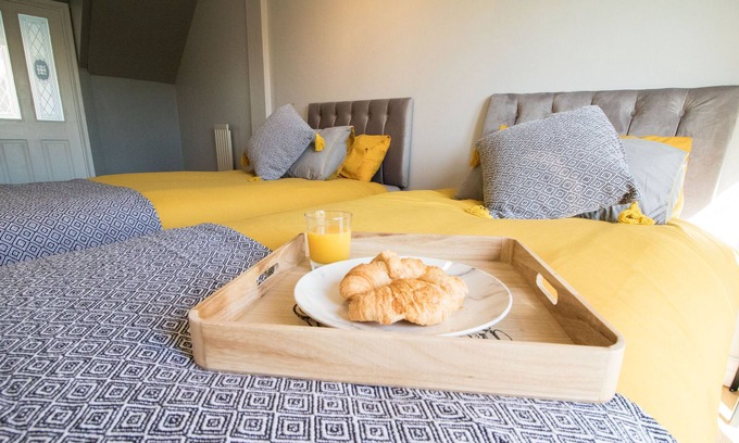 Bury House | Stylish 2 Bedroom Home in Bury