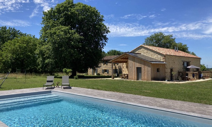 Marsales House | Stylish 2 bedroom loft style apartment with shared pool in Dordogne,