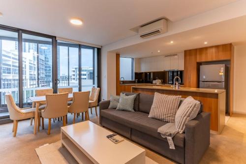 Wentworth Point Apartment | Stylish 2B Partial Water Views Next to Shopping