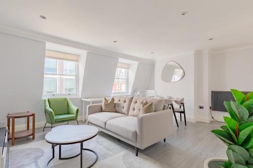 Royal Borough of Kensington and Chelsea Apartment | Stylish 2BD Flat in the Heart of Kensington