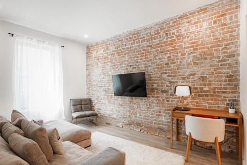 Saint Henri Apartment | Stylish 2BR Apt Steps from Atwater Market