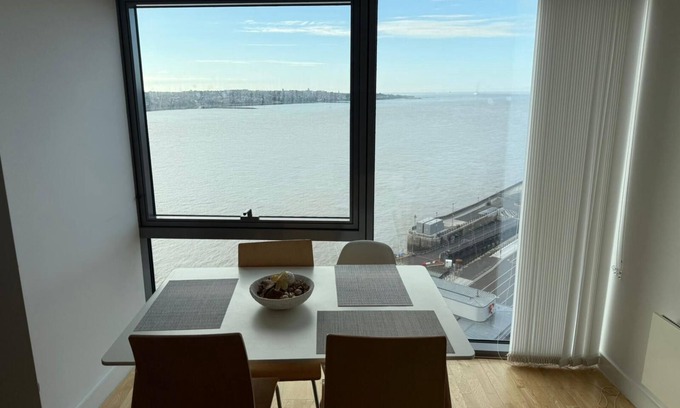 Vauxhall Apartment | Stylish 2BR by princess docks & close to Liverpool City centre
