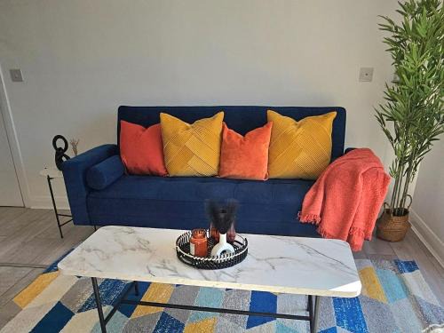 Grays Apartment | Stylish 2BR Condo in Grays, close to Lakeside, Tilbury Docks and London City