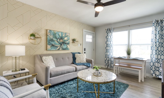 Charlotte House | Stylish 2BR Duplex In The City. Ideal For Small Groups.