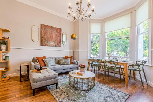 North Kensington Apartment | Stylish 2BR flat with terrace in North Kensington
