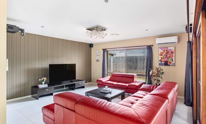 Stretton House | Stylish 2BR House for a Memorable Stay @Stretton