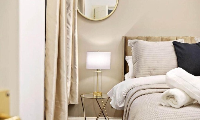 Gravesend Apartment | Stylish 2BR Luxury Retreat with 65" Smart TV