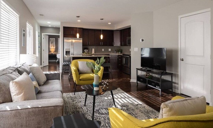 Mount Auburn Apartment | Stylish 2BR near it all