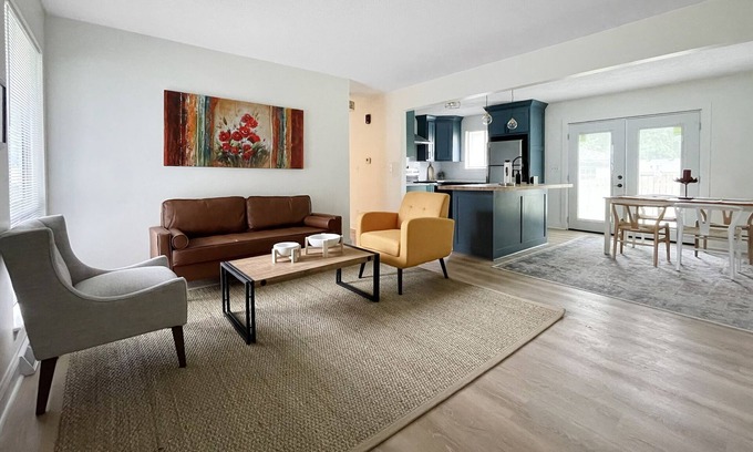 Overland Park House | Stylish 2BR Near highway/Advent Health/Dwntwn OP