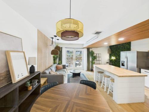 West Town Apartment | Stylish 2BR Patio Oasis & Free Parking