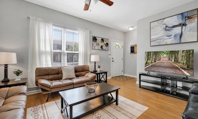 Tallahassee House | Stylish 3/3 close to FSU/downtown Pets
