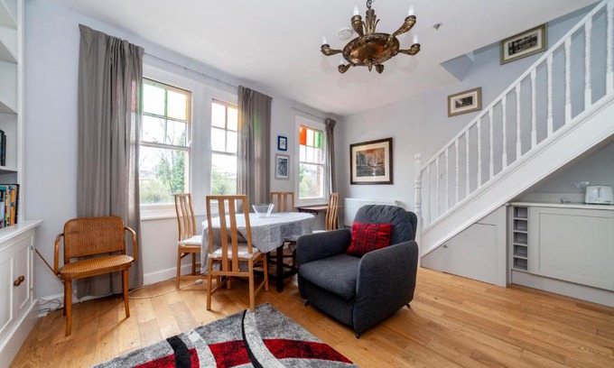 Norbiton Apartment | Stylish 3 BDR apartment wfree parking and garden