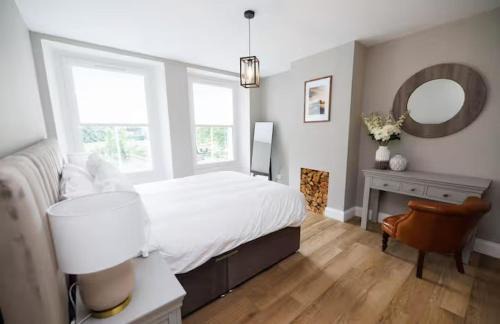 Dunfermline Apartment | Stylish 3-Bed Apartment in the Heritage Quarter