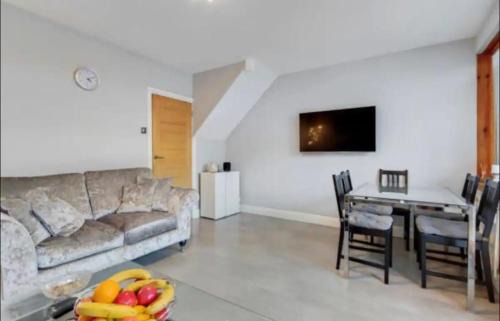 Greenwich West Apartment | Stylish 3 bed flat in Greenwich