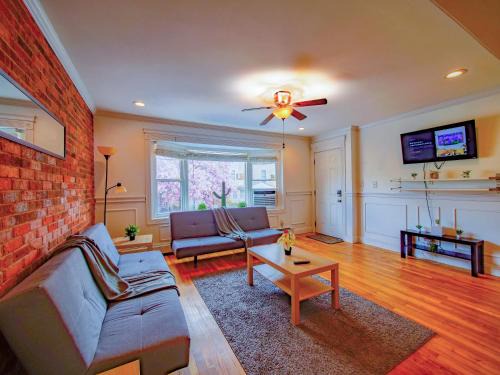 Jersey City Apartment | Stylish 3 bed, minutes to NYC!
