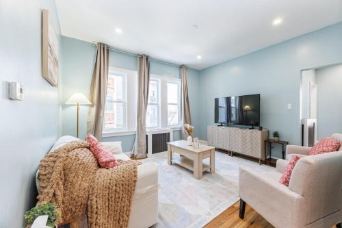 Upham's Corner Apartment | Stylish 3 Bedroom Apartment