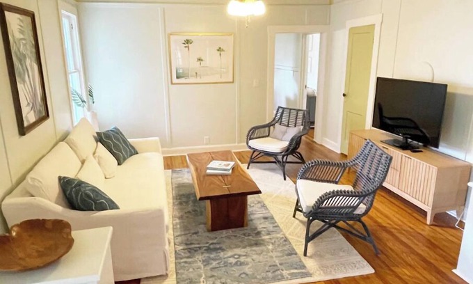 North Trail House | Stylish 3-bedroom bungalow 8 blocks from downtown