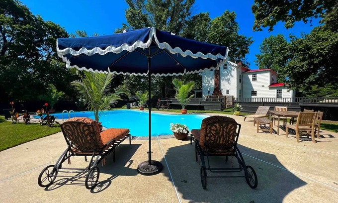 New Hope House | Stylish 3 Bedroom Country House Outside NYC
