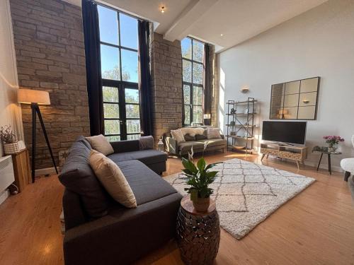 Apperley Bridge Apartment | Stylish 3-Bedroom Mill Conversion near Leeds