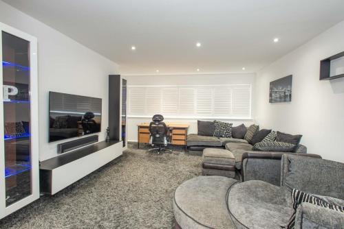 Farnborough and Crofton Apartment | Stylish 3-Bedroom in Orpington