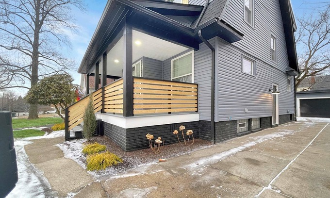 Cleveland Heights House | Stylish 3BR in Cleveland Hts | Close to Clinic, UH