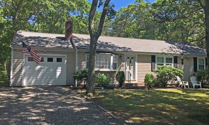 Northwest Harwich House | Stylish 3BR Ranch - Little Dog Friendly! (2033)