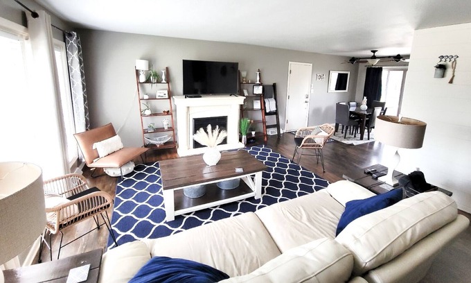 Cedar Rapids House | Stylish 4 Bdr 2 Bth 4 Fireplace Home Luxury Oasis