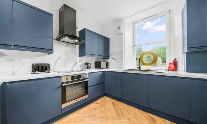 Galashiels Apartment | Stylish 4 Bed-town Centre