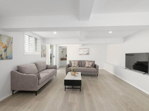 Coorparoo House | Stylish 4Bedroom Stay Outdoor Dining and City Access