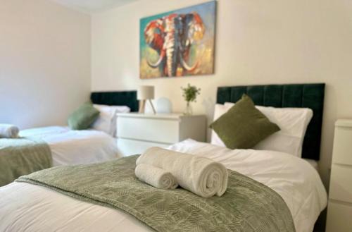 Tatenhill House | Stylish 4BR Home Close to A45 & NEC Venue