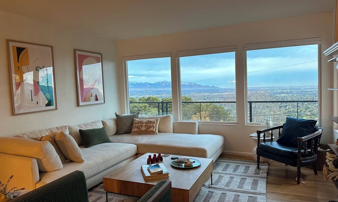 Olympus Cove House | Stylish 5-bedroom house with amazing views and movie theater