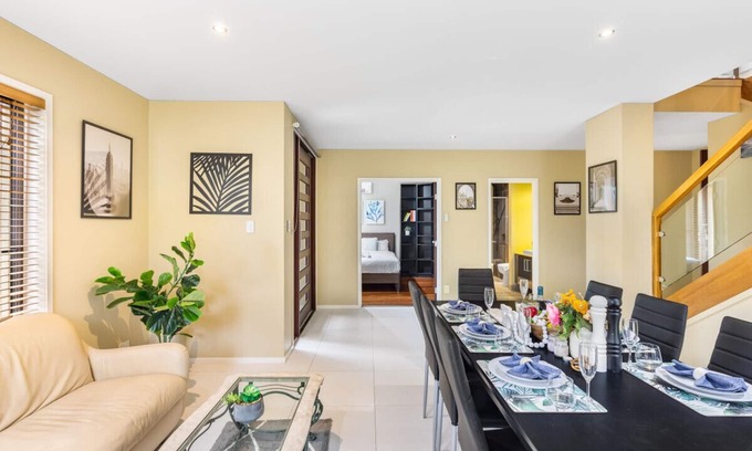Stretton House | Stylish 6BR Family-friendly House @ Stretton
