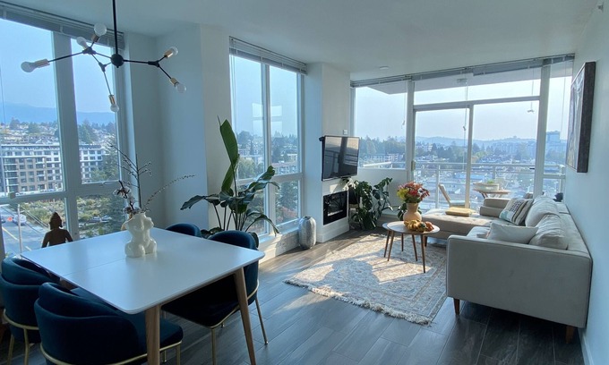 Lower Lonsdale Condo | Stylish and Cozy Furnished Lower Lonsdale Condo-1 min from shipyard.