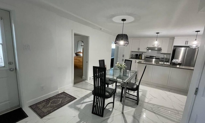 Saint-Hubert House | Stylish and luxurious apartment. Close to Mont-saint-Bruno.
