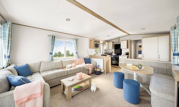 Graigfechan House | Stylish and modern 12ft-wide caravan with one double two one twin.